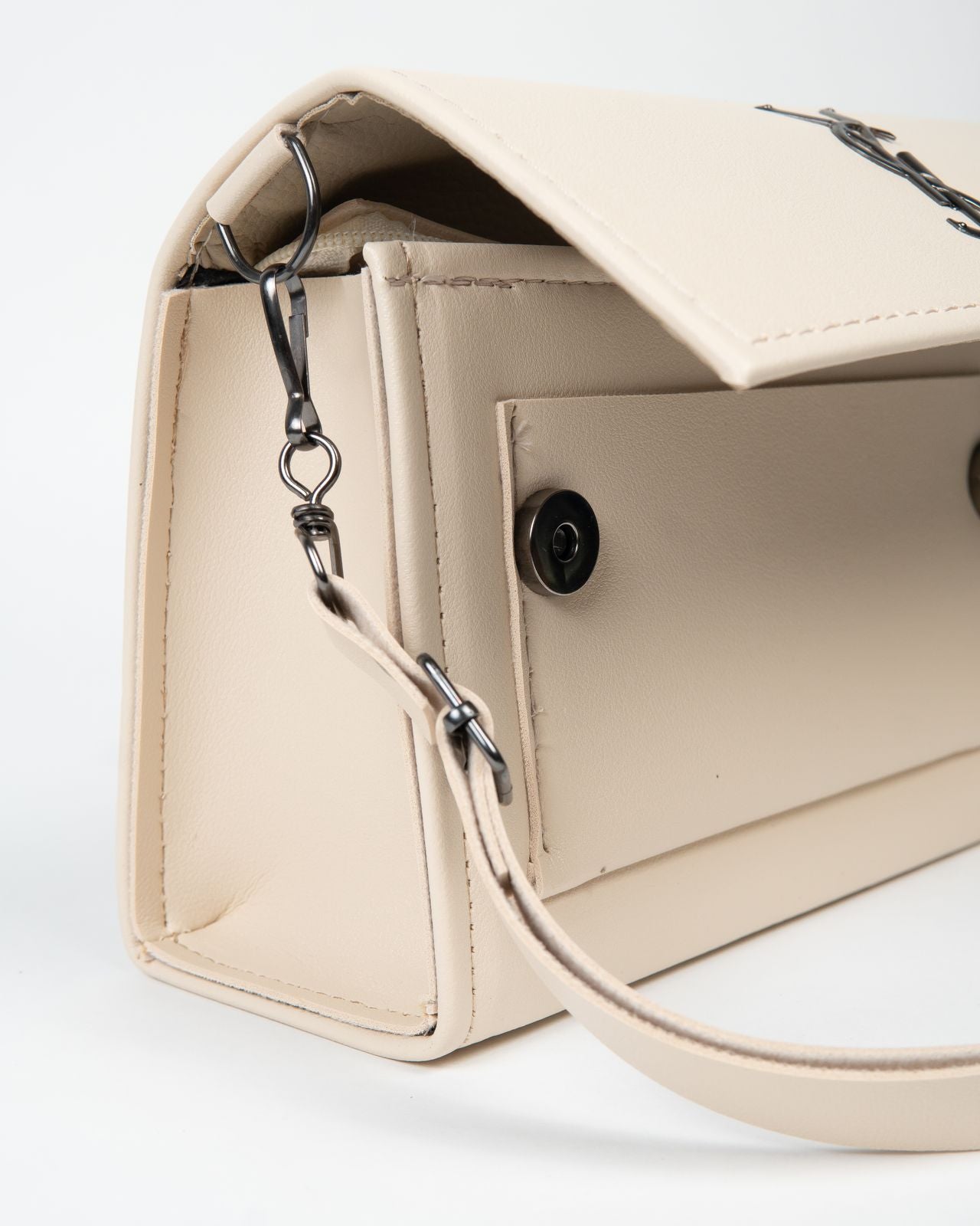 Pre-Owned YSL Saint Laurent Envelope Shoulder Bag — Cream Leather, Gunmetal Hardware