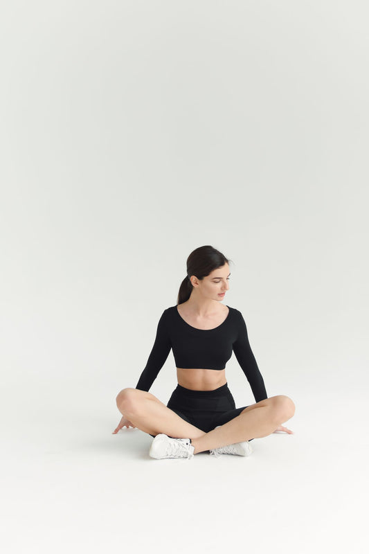 Pre-Owned On Running Long Sleeve Crop Top — Black, Fitted
